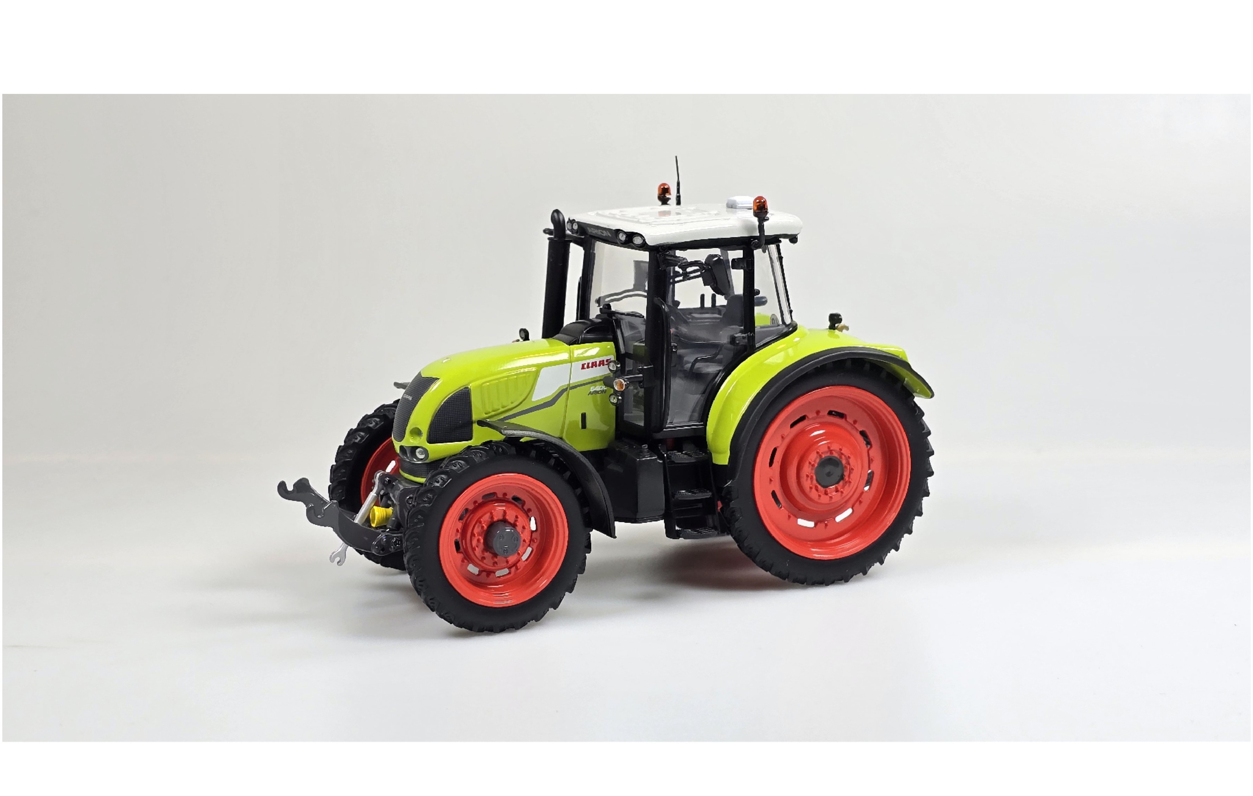 Claas Arion 640c on rowcrop wheels