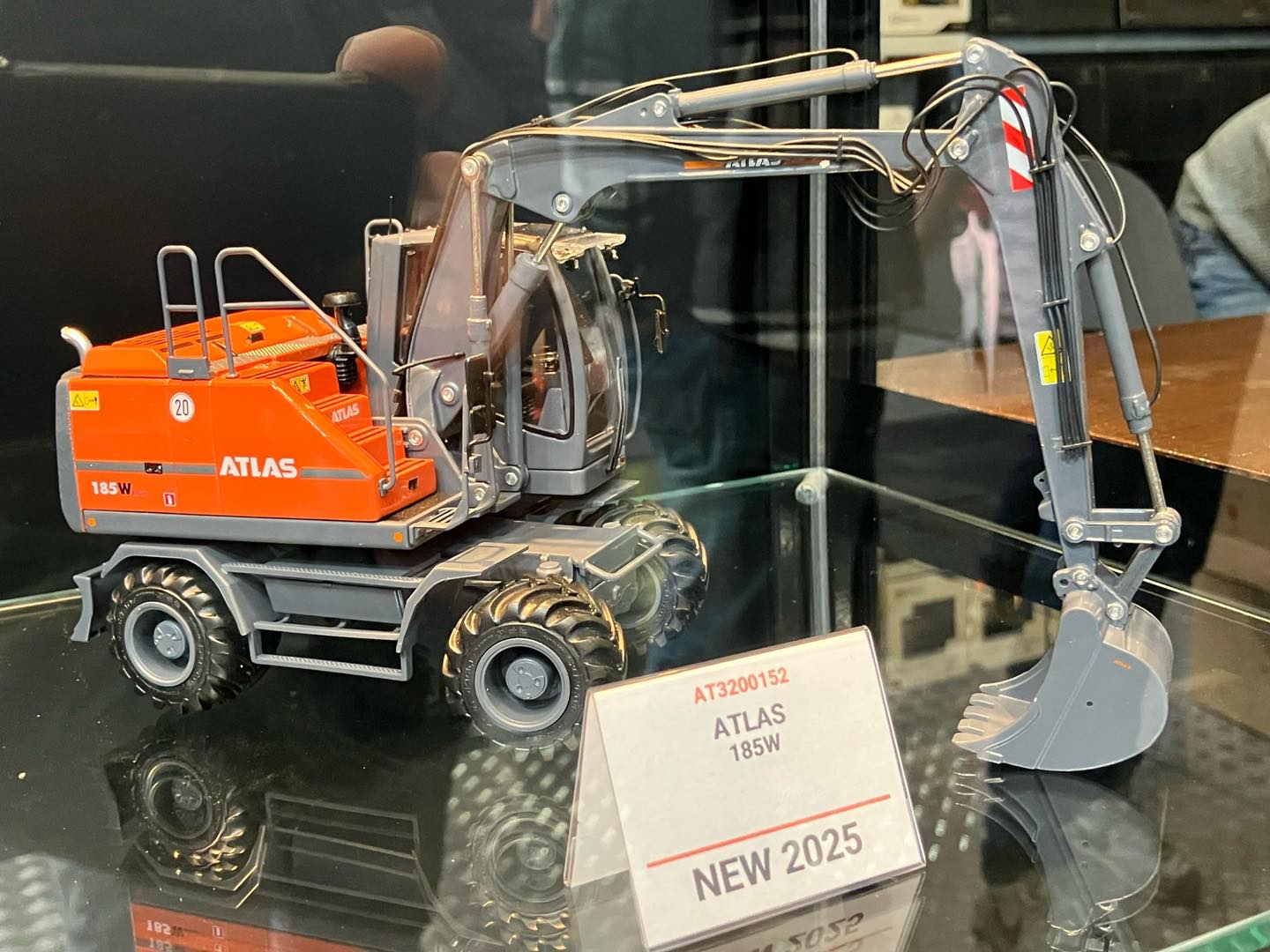 Atlas 185W