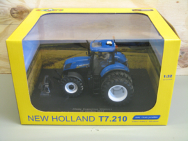 New Holland T7.210 met dubbele montering achter