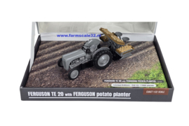 Ferguson TE20 avec planteuse de pommes de terre