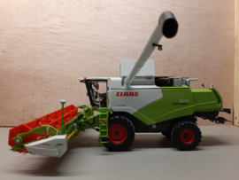 Claas Tucano 570 with V930