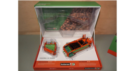 Holaras UR135 Onion windrower and UM 150-F Haulmtopper in Giftbox