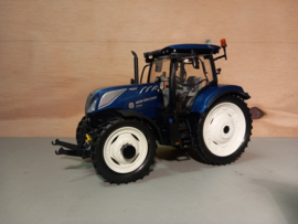 New Holland T7.210 Blue Power Auto Command on rowcrop wheels