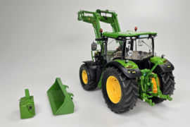 John Deere 6125R met voorlader