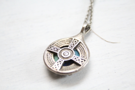 Ketting met hanger - Keltisch met blauwe half edelstenen