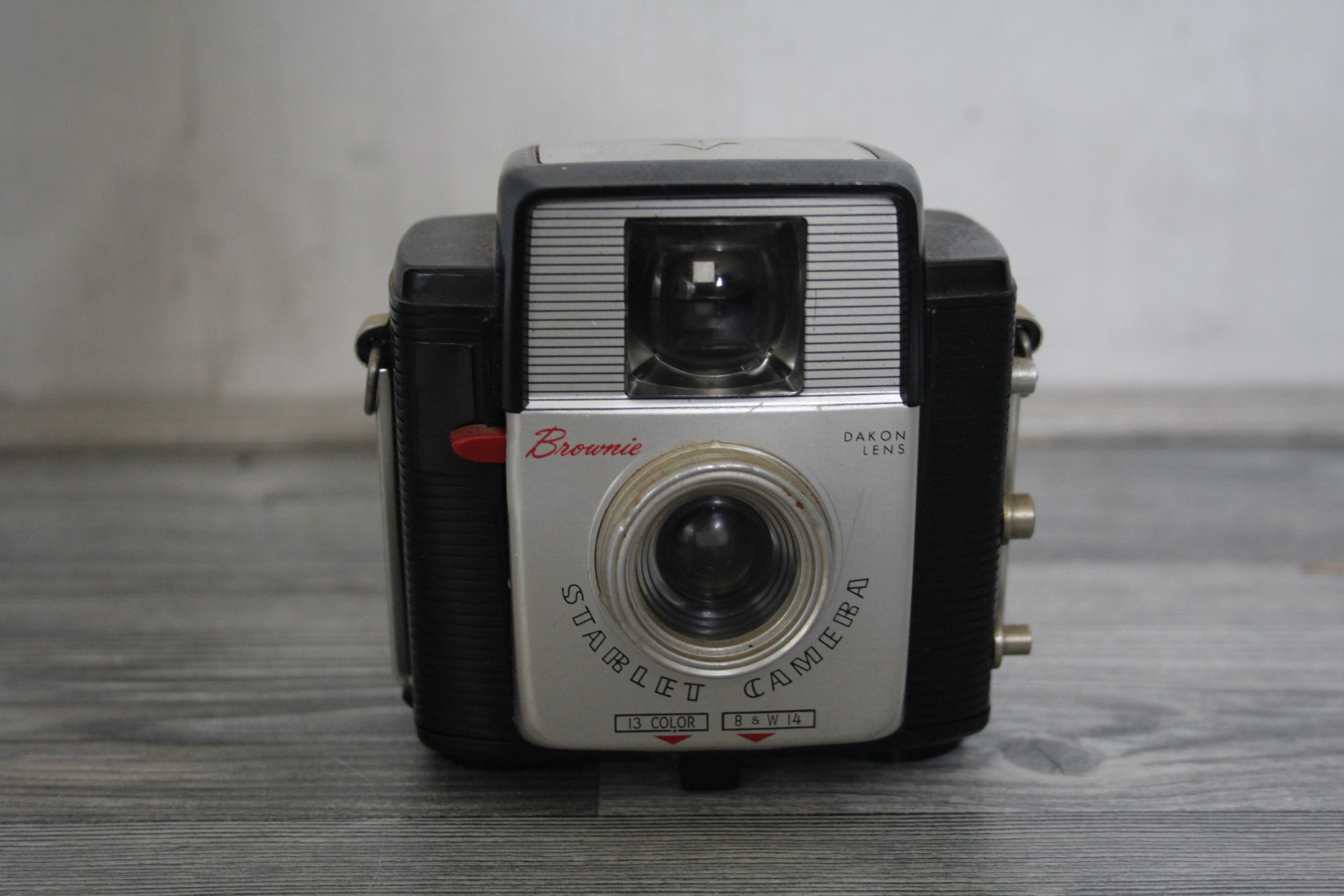 Camera - Kodak Brownie Startlet
