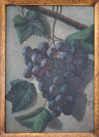 Schilderij van een druiventros in een klassieke lijst