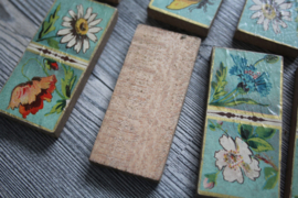Antiek dominospel met bloemen