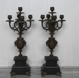 Twee grote bronzen vijf lichts kandelaars op marmeren voet - Eind 19de eeuw, Frankrijk, brons en marmer