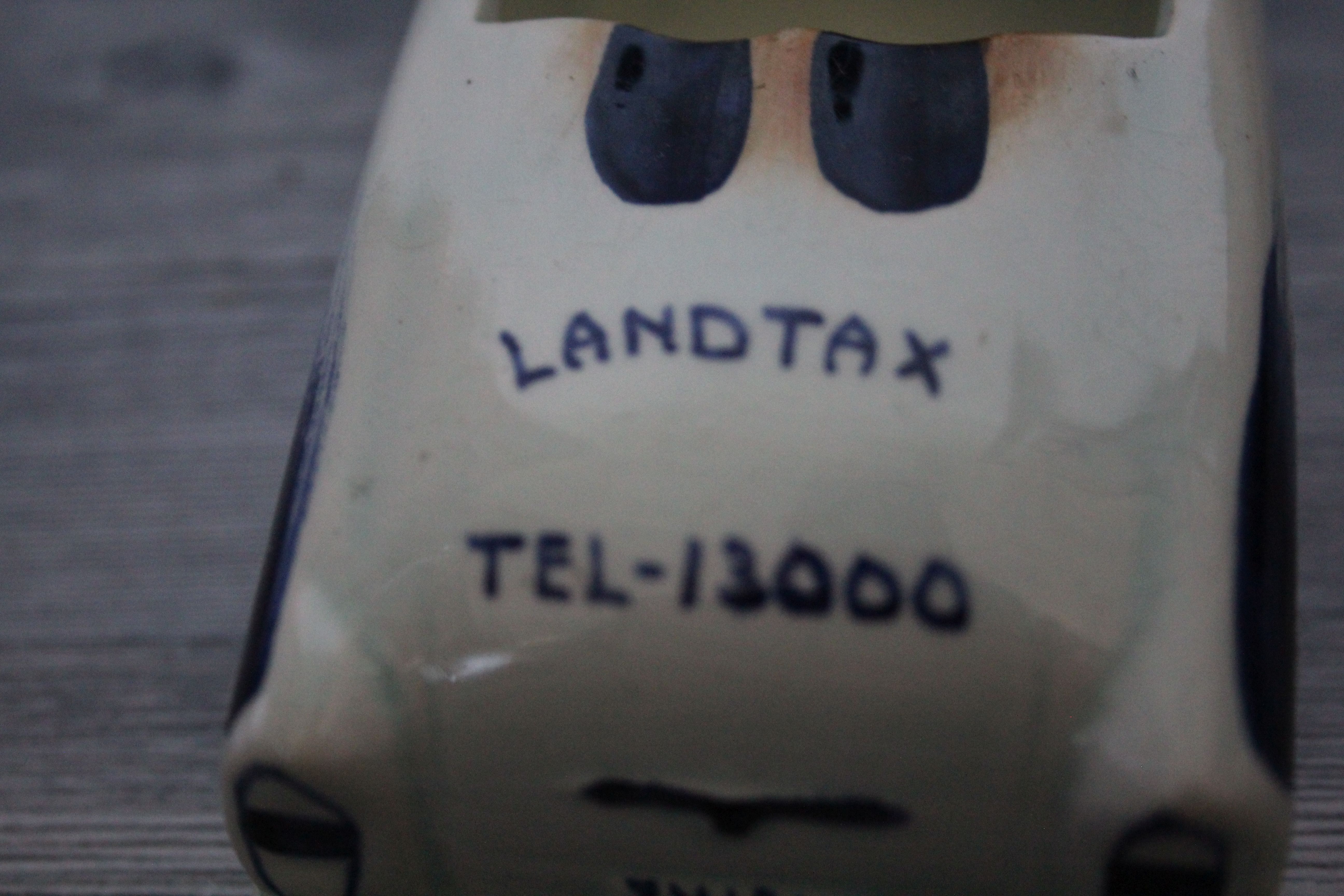 Vintage keramische (Delfts blauw) asbak - Opel Record, ziekenvervoer Landtax Zwolle