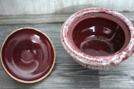 Mid century aardwerken snoep pot, diep rode/roze glazuur