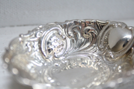 Bewerkt zilveren schaaltje (trinket dish) - Broadway and Co 1991