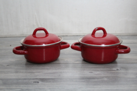 Set rood emaillen stoofpannetjes