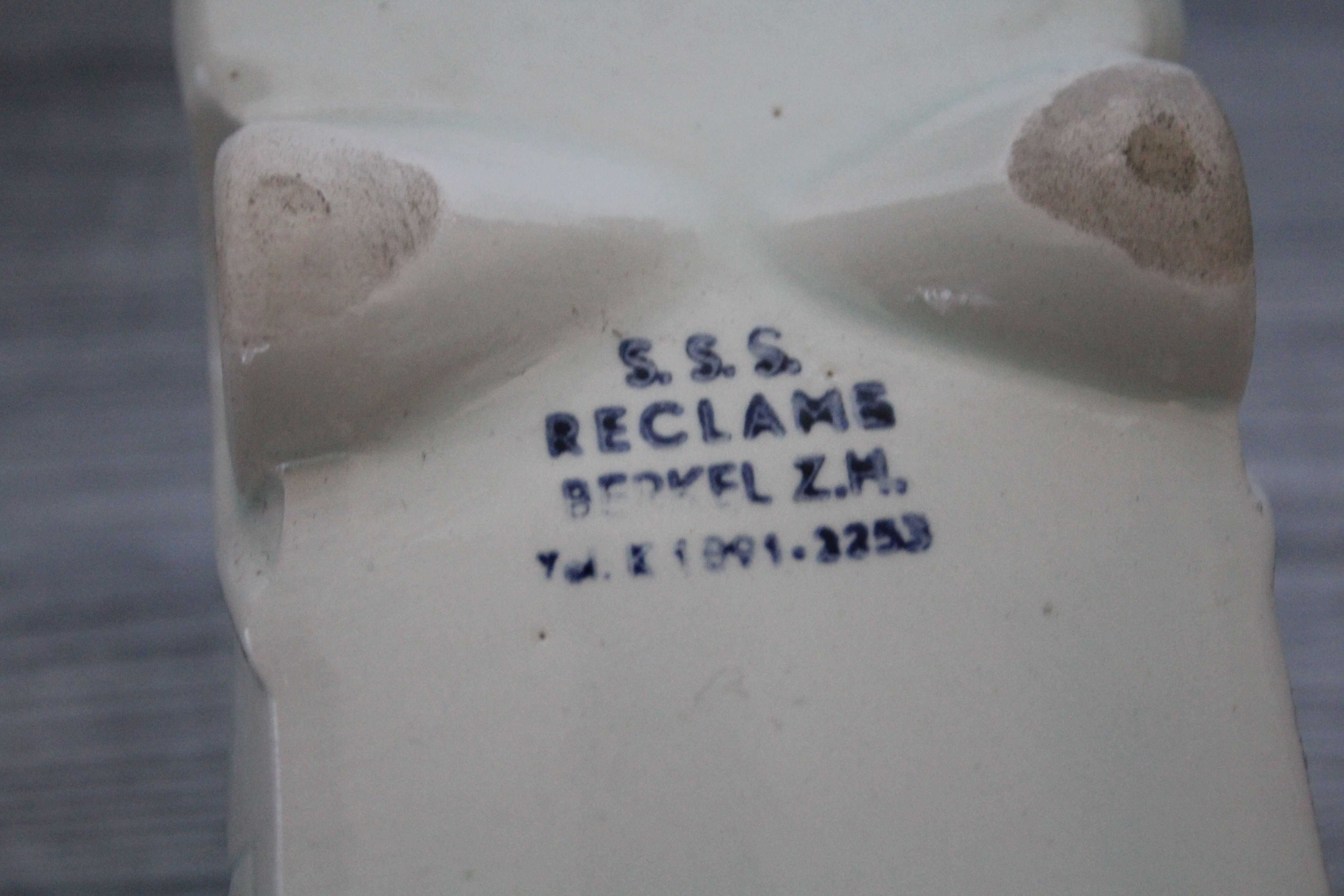 Vintage keramische (Delfts blauw) asbak - Opel Record, ziekenvervoer Landtax Zwolle
