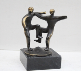 Corry Ammerlaan - bronzen beeld "Dansen"