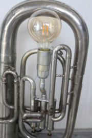 Lamp gemaakt van een Tuba merk D. Ansingh en co, solist