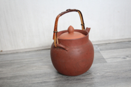 Japanse terracotta theepot met Mount Fuji