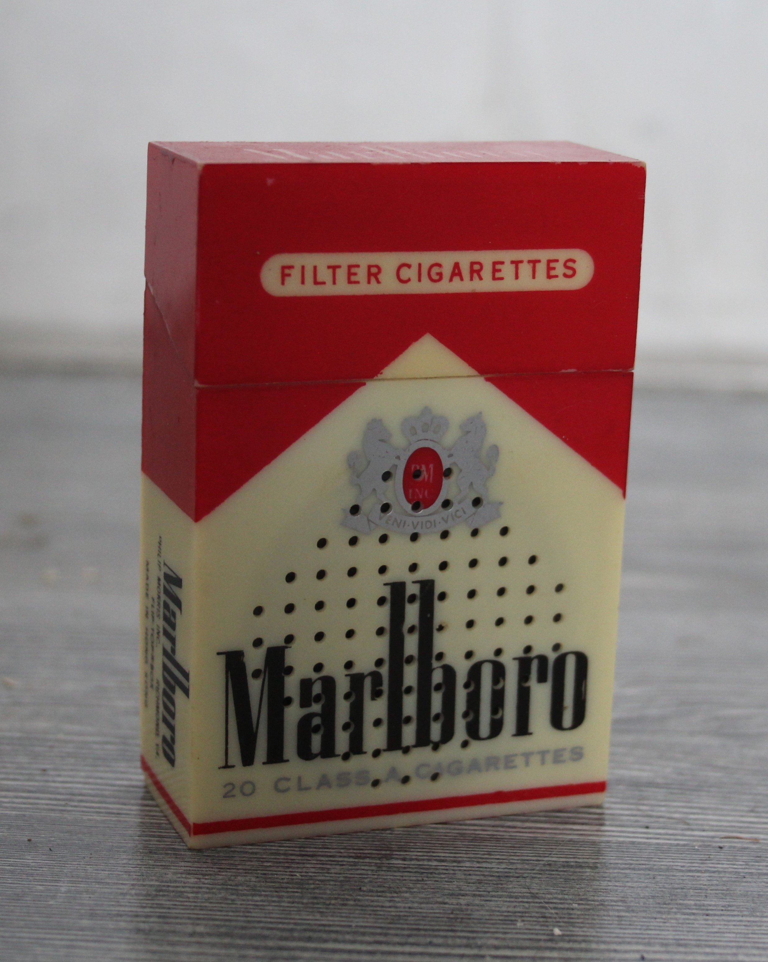 Vintage Marlboro sigaretten transistor radio