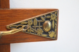 Art Deco kruisbeeld met kandelaars