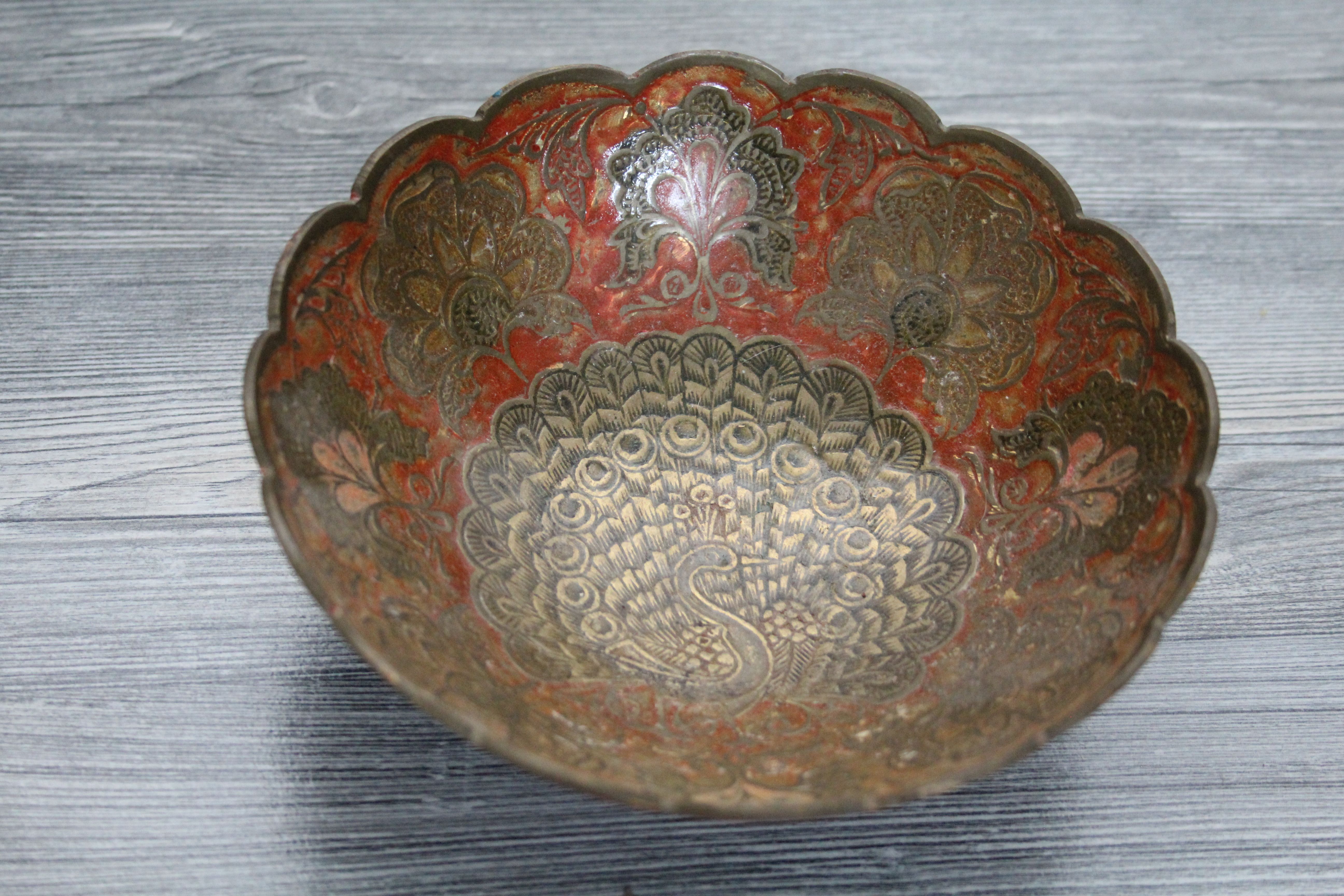 Emaille, messing - gelobt schaaltje met pauw