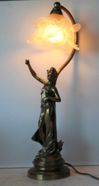 Gesigneerd op de voet - Verguld bronzen Art Nouveau / Jugendstil lamp