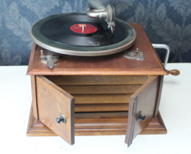 Antieke houten platenspeler met slinger - 78 rpm