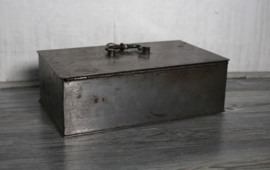 Vintage metalen geldkist