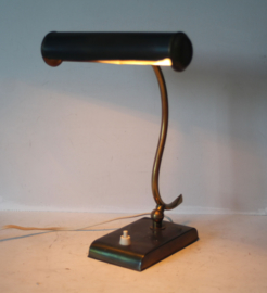 Antiek koperen bureaulamp of notaris lamp op voet