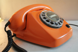 Retro Ericsson T65 telefoon in oranje