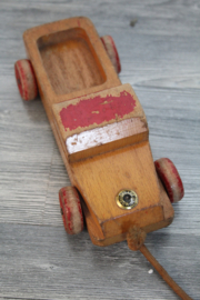 Nooitgedagt, houten speelgoed: trekauto