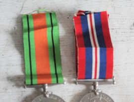 Medailles - 2 WWII Defence medailles, V. Koninkrijk