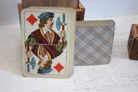 Vintage houten en gesneden kaartendoosje