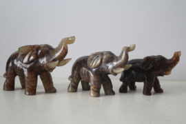 Set van 3 uit jade gesneden olifantjes