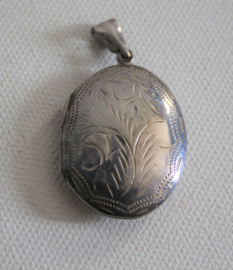 Ovaal zilveren medaillon (#1)