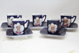 Vintage kinderservies met 5 kop en schotels