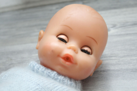 Vintage babypop Jongen, met slaapogen