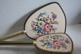 Vintage handspiegel met haarborstel