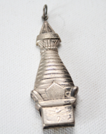 Zilveren hanger uit Nepal met luikje aan de achterzijde