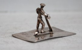 Zilveren miniatuur - Man op step