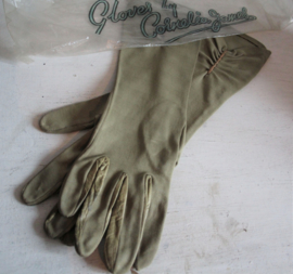 Design handschoenen Door Cornelia James