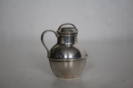 Verzilverd miniatuur melkkannetje