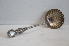 Verzilverde poeder suikerlepel (sifter spoon)