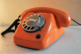 Retro Ericsson T65 telefoon in oranje