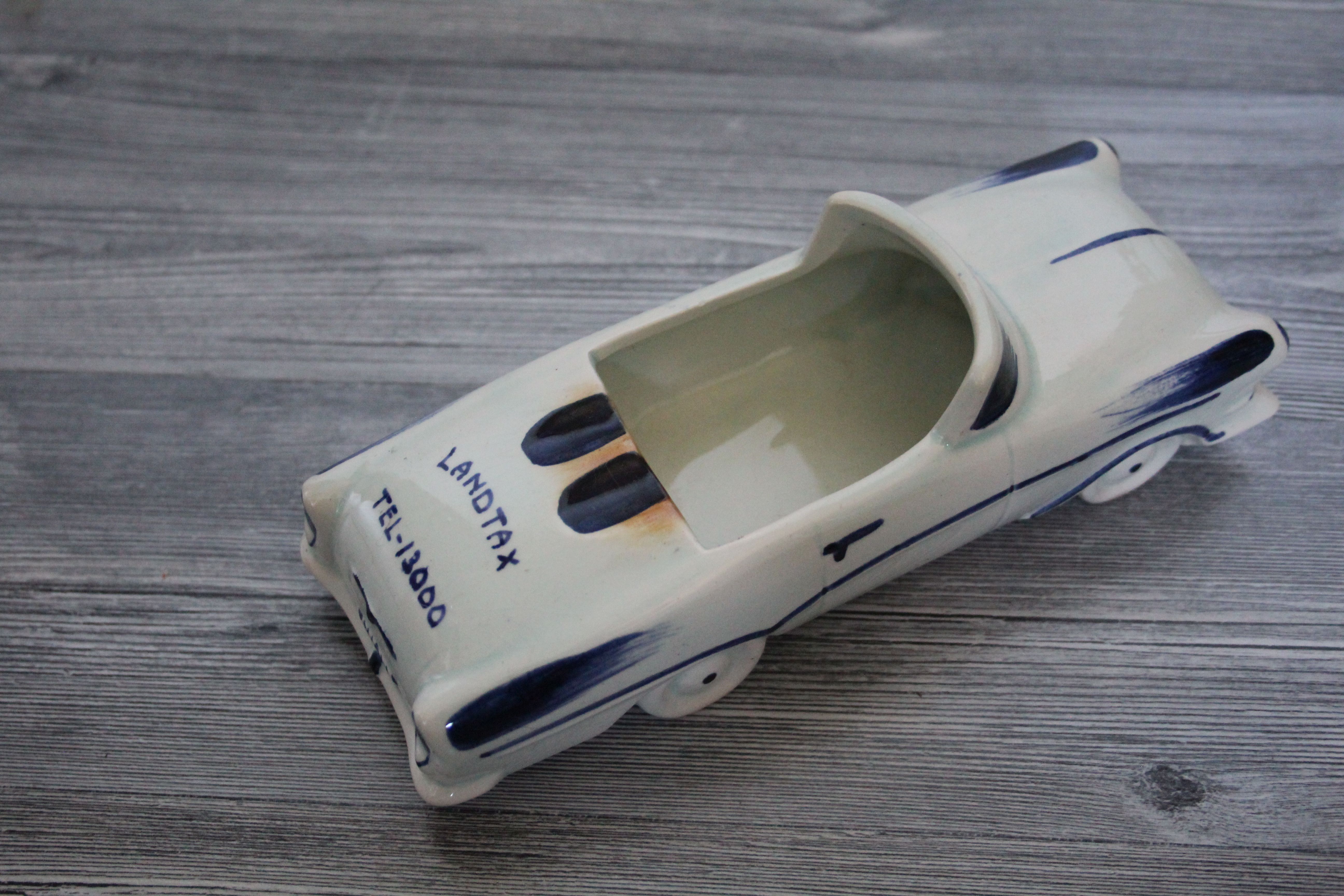 Vintage keramische (Delfts blauw) asbak - Opel Record, ziekenvervoer Landtax Zwolle
