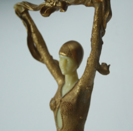 Prachtig Frans beeld in Art Deco stijl van een sierlijke danseres (Nr. 2)