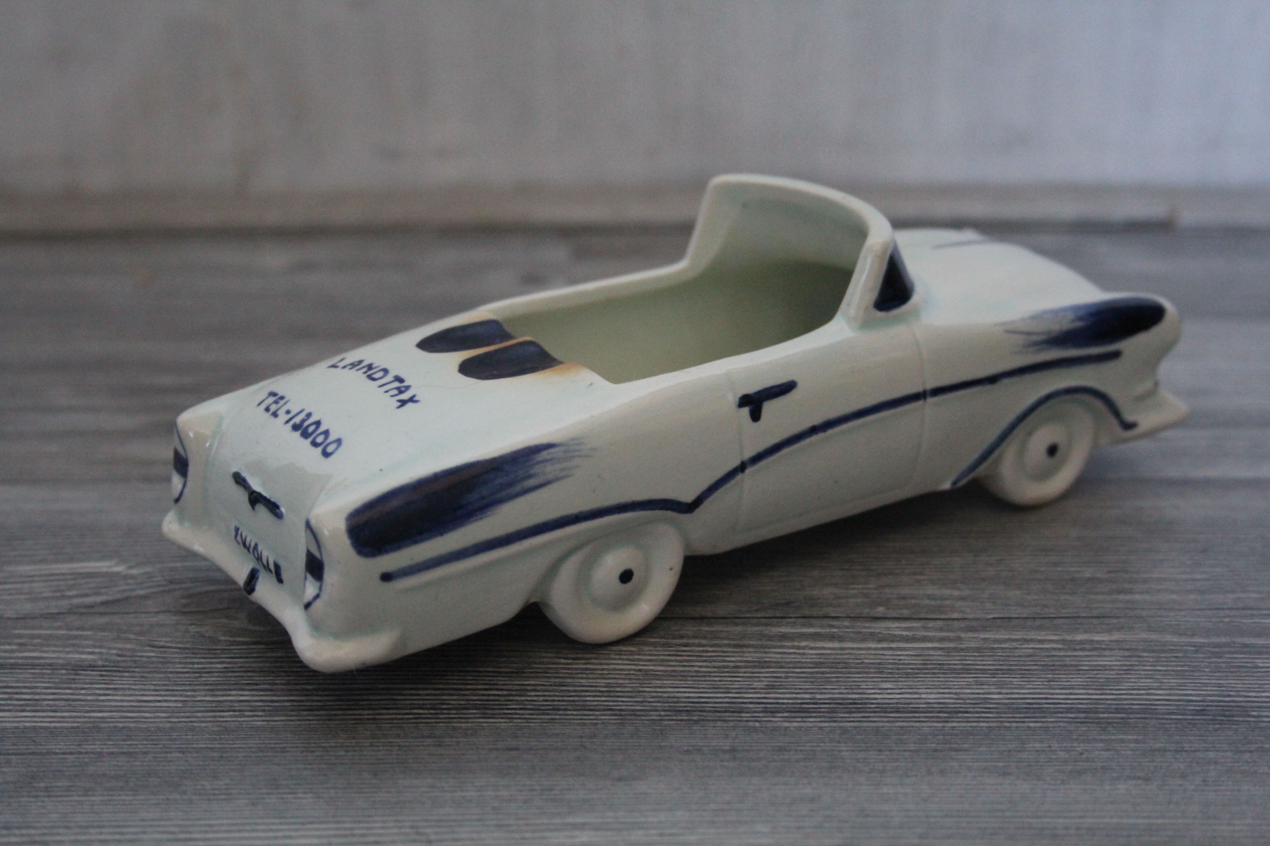 Vintage keramische (Delfts blauw) asbak - Opel Record, ziekenvervoer Landtax Zwolle