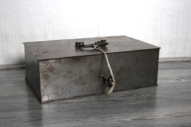 Vintage metalen geldkist