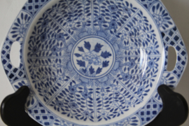 Mosa schaal in blauw en wit met Chinees decor