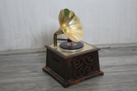 Transistorradio in de vorm van  een Antieke platenspeler