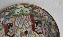 Chinees schoteltje met opgelegd design